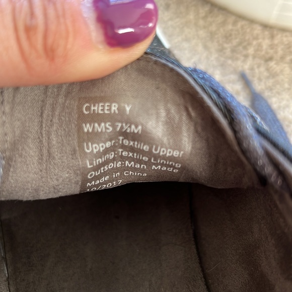 Kenneth Cole Platform Sneakers - Picture 4 of 4